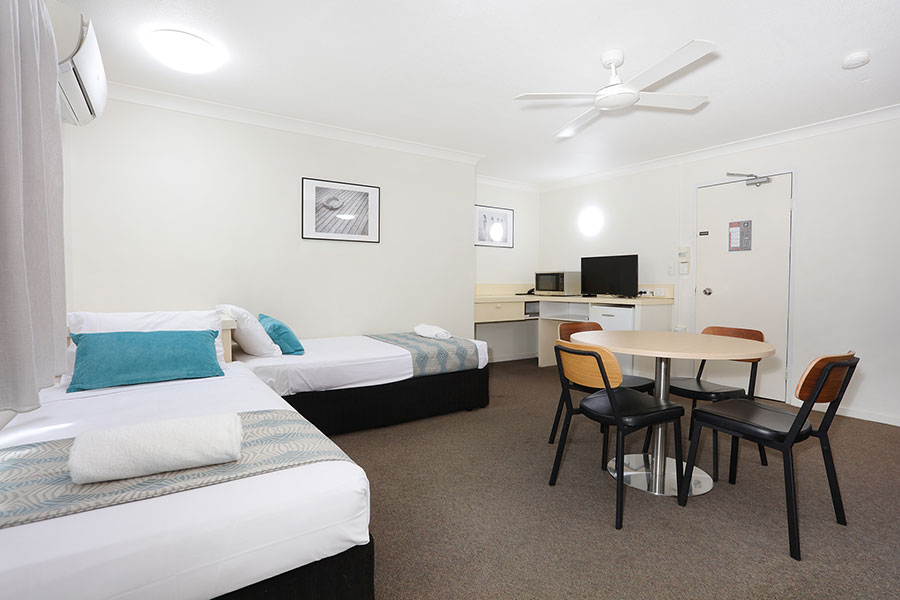Southport Motel & Apartments | Affordable Motel Accommodation | 1 Queen Bed & 2 Single Beds