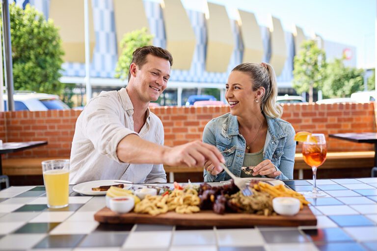 Queens Arms Hotel near Southport Motel & Apartments | Gold Coast